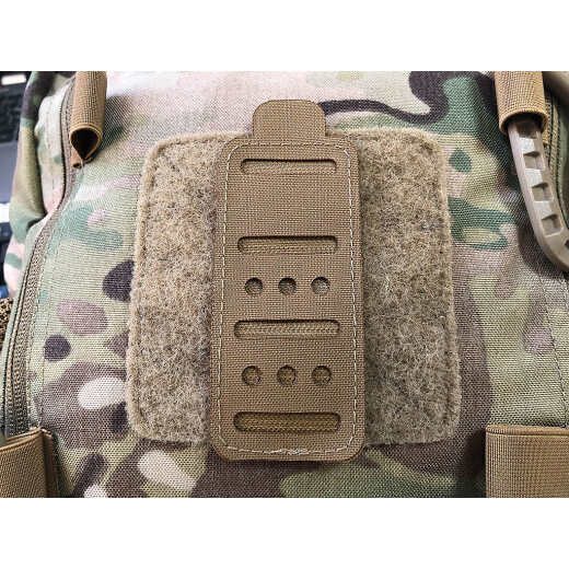 Ace Placard small, Multibefestigungspanel mit Klettrückseite, coyote